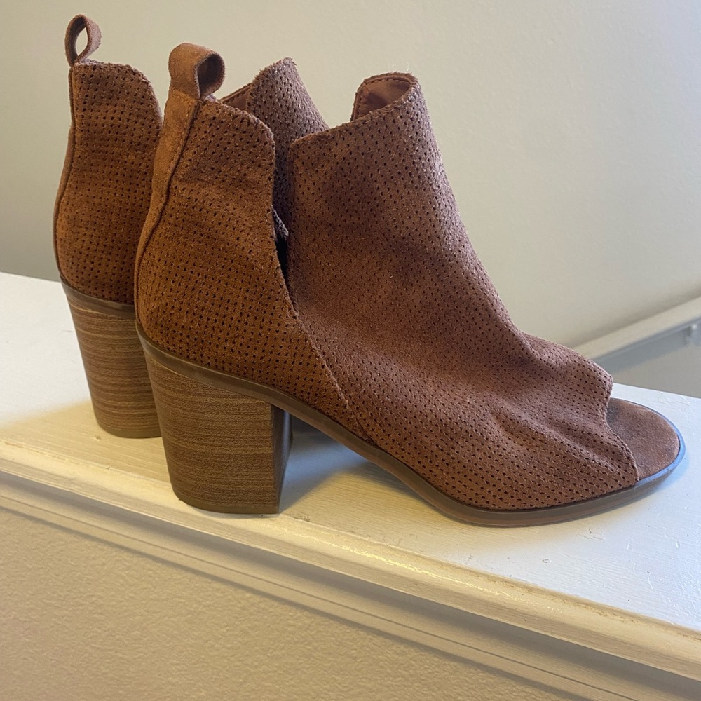 Universal Thread Brown Perforated Faux Suede Ankle Booties Cognac Size 9